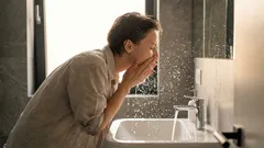 Teplá alebo studená: akou vodou sa vlastne najlepšie umývať
