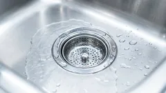 Ak v dome cítiť zápach odpadových vôd – jednoduché kroky, ktoré skutočne pomáhajú