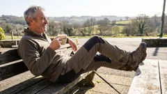 Tento zabudnutý nápoj je opäť v móde: aké sú prínosy čakanky po 60. roku života