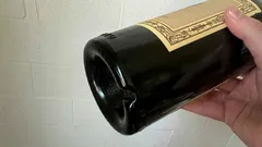 Načo vlastne slúži zárez na spodnej časti fľaše vína a šampanského?